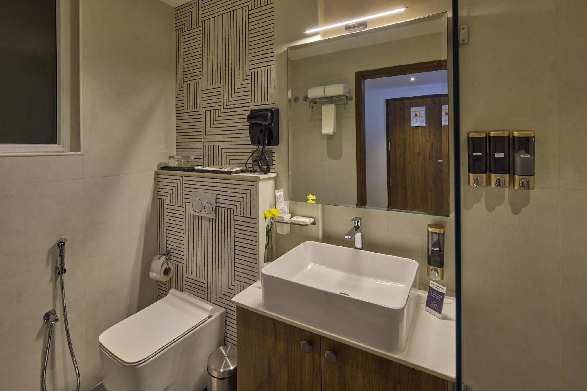 Grand Continent Hebbal A Sarovar Portico Affiliate Hotel Bangalore Exterior foto